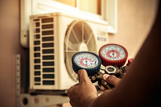 Professional Hvac technician working in Munith, MI